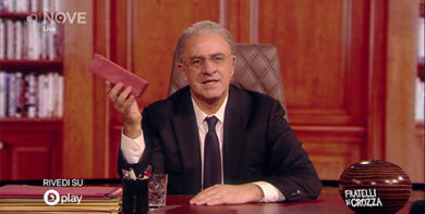 Crozza/De Luca scatenato si scaglia contro l’autrice del video delle formiche