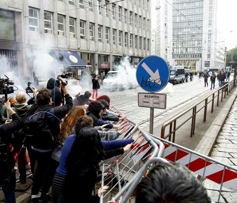Salvini, quel manichino a testa in giù. La sinistra “complice” dei violenti? Salvini, quel manichino a testa in giù. La sinistra “complice” dei violenti?