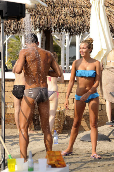 Costanza Caracciolo e Bobo Vieri sono diventati genitori: è nata Stella. VIDEO