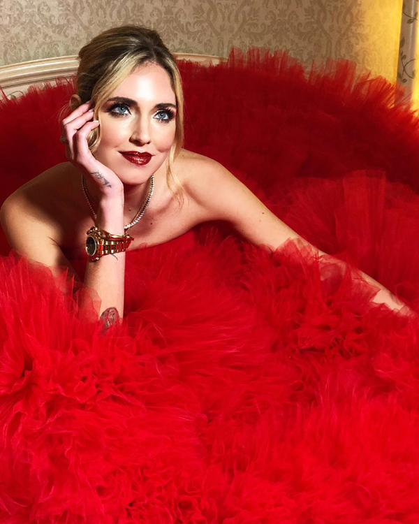 Chiara Ferragni, abito fiabesco a Disneyland per i 90 anni di Topolino. FOTO Chiara Ferragni, abito fiabesco a Disneyland per i 90 anni di Topolino. FOTO