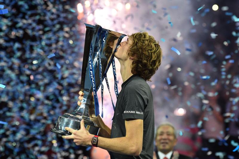 Zverev batte Djokovic: a 21 anni è il re delle Atp Finals 2018 Zverev batte Djokovic: a 21 anni è il re delle Atp Finals 2018