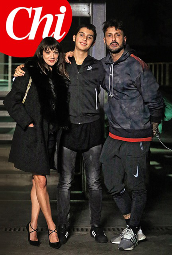 Asia Argento incontra Carlos Maria, il figlio di Fabrizio Corona. FOTO Asia Argento incontra Carlos Maria, il figlio di Fabrizio Corona. FOTO
