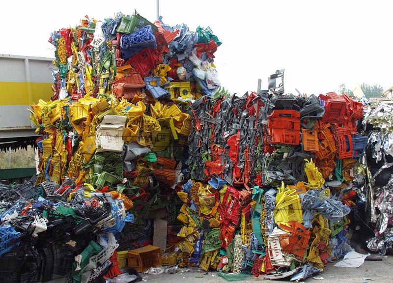 Rifiuti, stretta della Cina. 111 milioni tonnellate di plastica da collocare Rifiuti, stretta della Cina. 111 milioni tonnellate di plastica da collocare