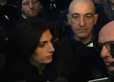 Roma, abbattute le ville dei Casamonica: parla il sindaco Raggi