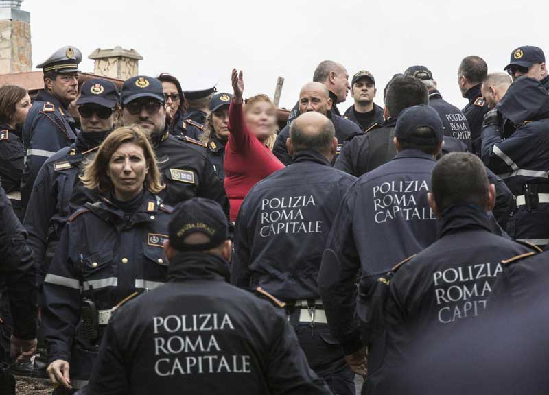 Sgombero show Casamonica, ecco il conto per i romani: 1,4 mln di euro Sgombero show Casamonica, ecco il conto per i romani: 1,4 mln di euro