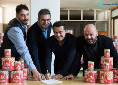 Funky Tomato, a Scampìa uno spaccio di pomodoro sui terreni della camorra