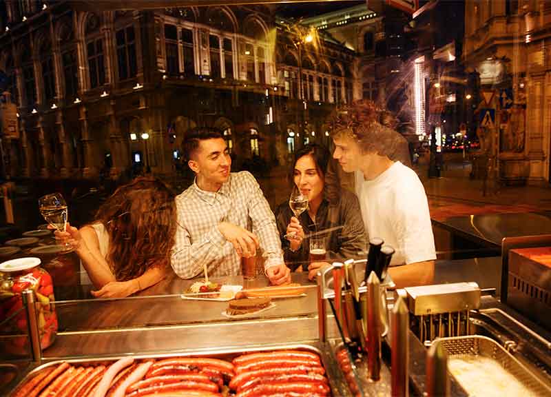 Dove si può assaporare la vera Vienna? Ai kaffeehaus, sono il luogo perfetto Dove si può assaporare la vera Vienna? Ai kaffeehaus, sono il luogo perfetto