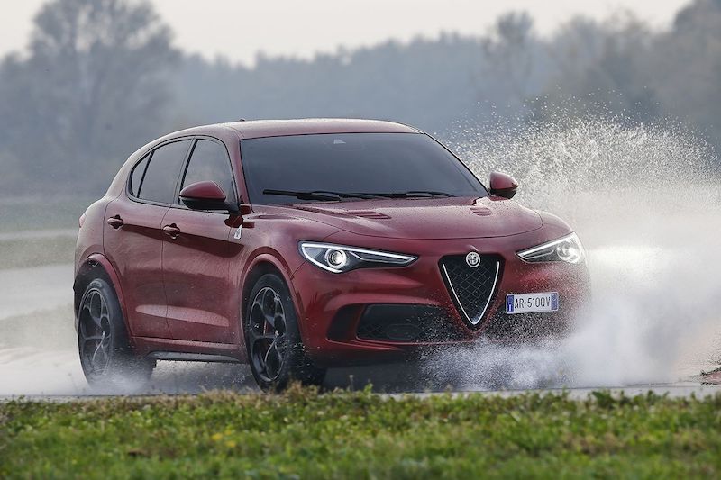 Svelati per la prima volta i segreti della dinamica di guida Alfa Romeo Svelati per la prima volta i segreti della dinamica di guida Alfa Romeo