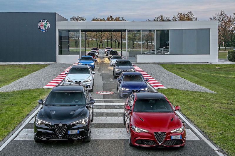 Svelati per la prima volta i segreti della dinamica di guida Alfa Romeo Svelati per la prima volta i segreti della dinamica di guida Alfa Romeo