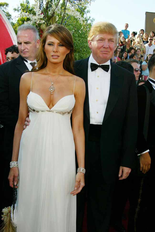 Melania Trump pronta per Natale: rosso e simboli patriottici alla Casa Bianca