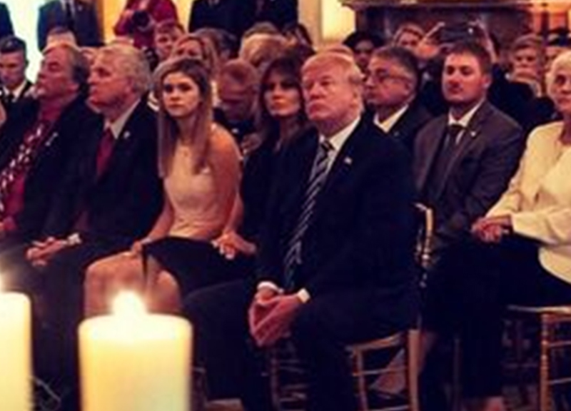 Melania Trump pronta per Natale: rosso e simboli patriottici alla Casa Bianca