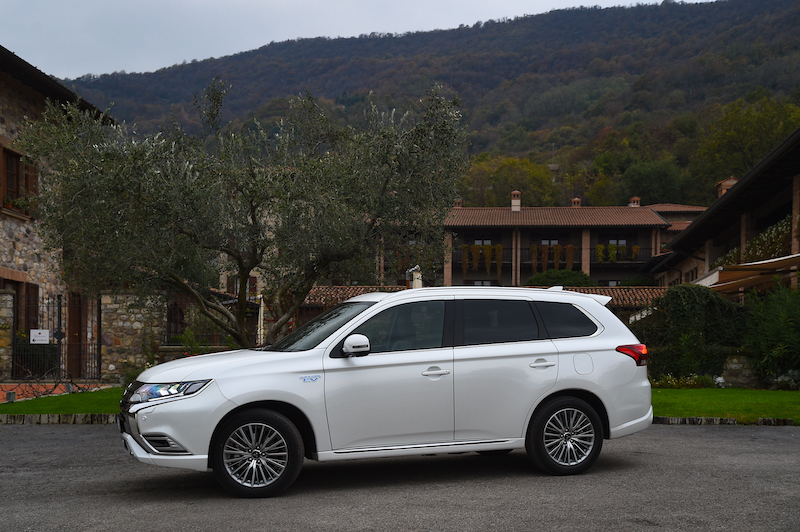 Mitsubishi  Outlander PHEV MY 2019, prestazioni pulite