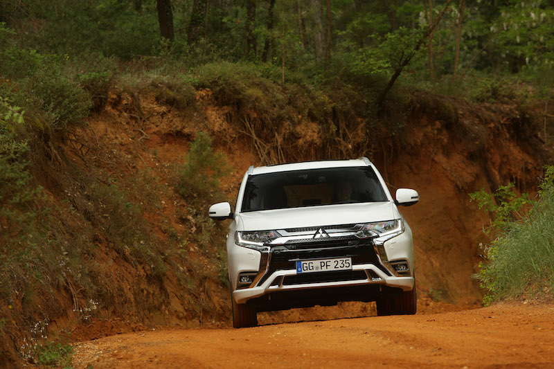Mitsubishi  Outlander PHEV MY 2019, prestazioni pulite