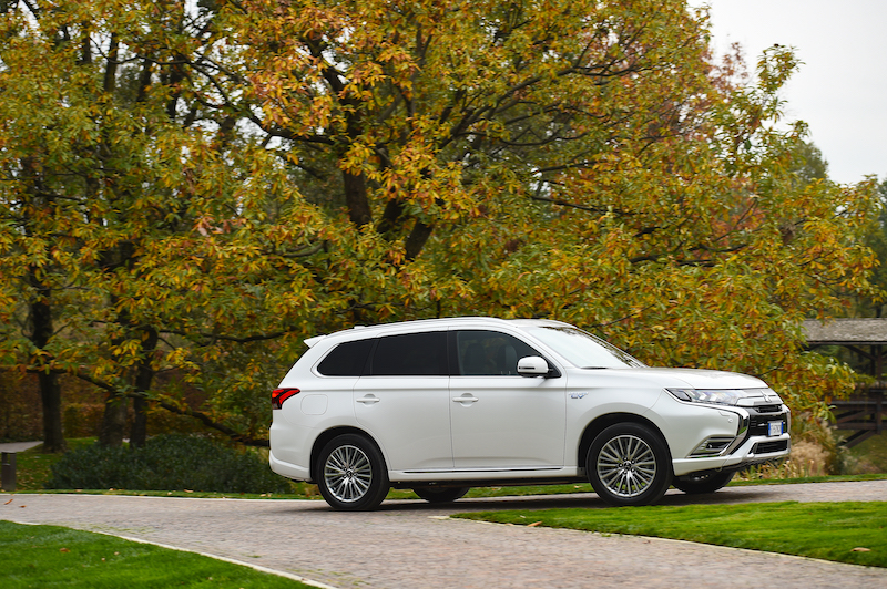 Mitsubishi  Outlander PHEV MY 2019, prestazioni pulite