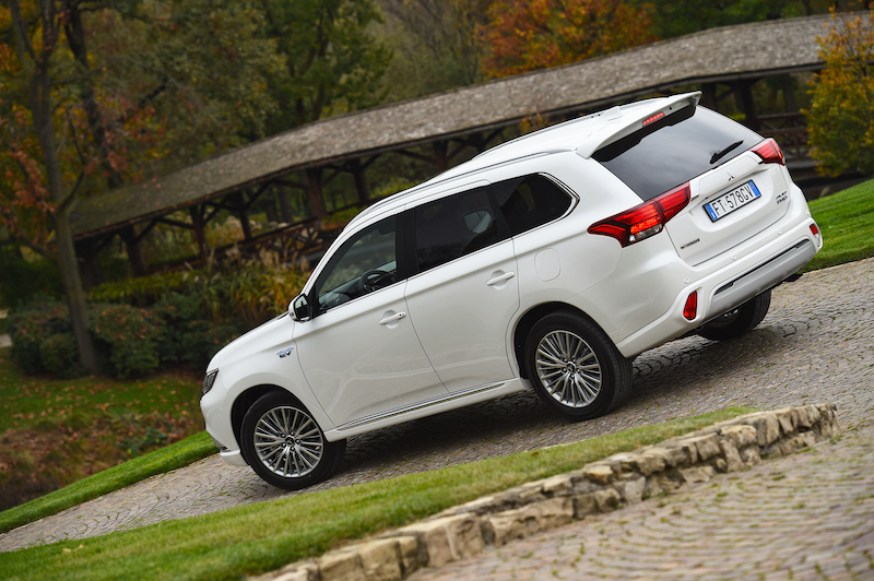 Mitsubishi  Outlander PHEV MY 2019, prestazioni pulite
