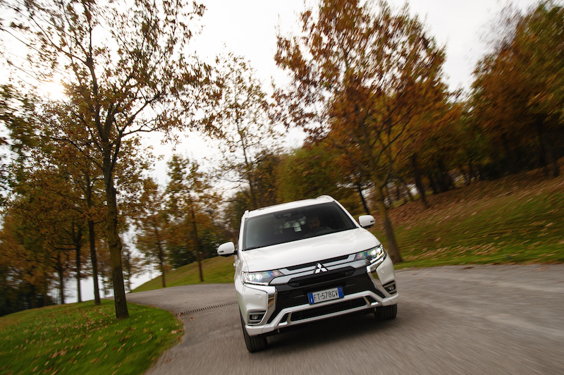 Mitsubishi  Outlander PHEV MY 2019, prestazioni pulite