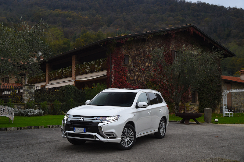 Mitsubishi  Outlander PHEV MY 2019, prestazioni pulite