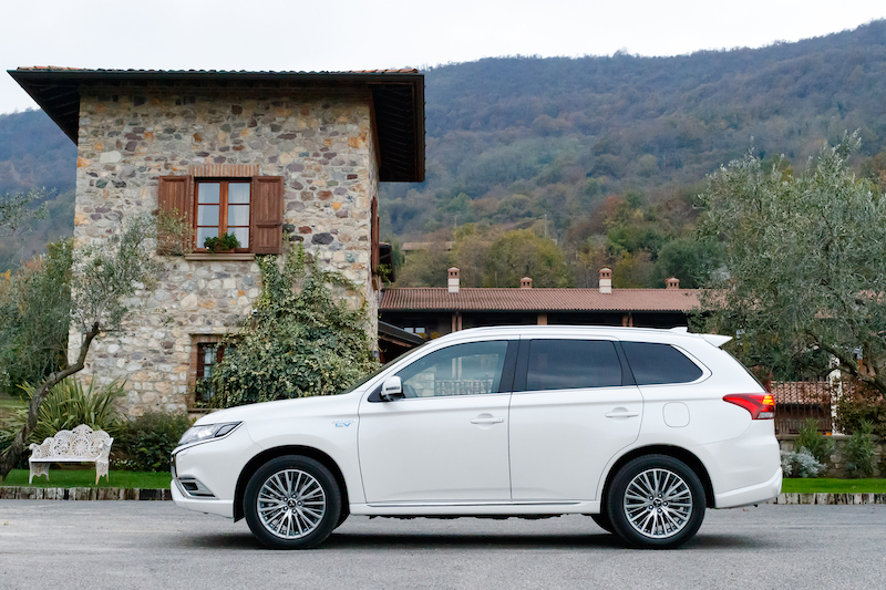 Mitsubishi  Outlander PHEV MY 2019, prestazioni pulite