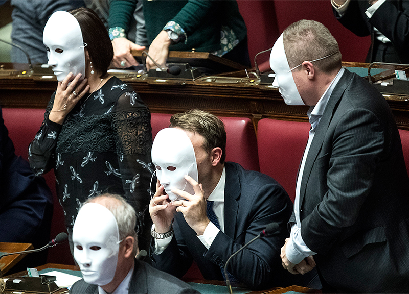 Decreto Sicurezza, il Pd in maschera si scopre populista Decreto Sicurezza, il Pd in maschera si scopre populista