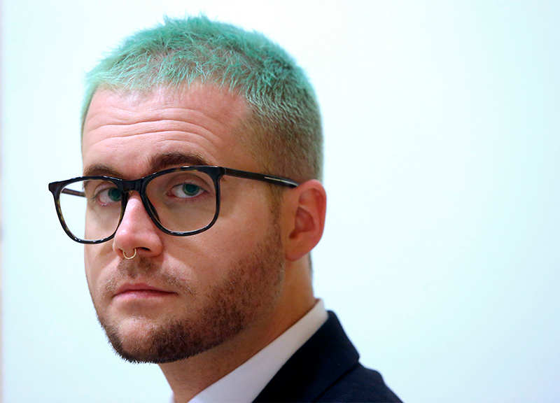H&M, troppi abiti invenduti: arruolata la talpa di Cambridge Analytica H&M, troppi abiti invenduti: arruolata la talpa di Cambridge Analytica