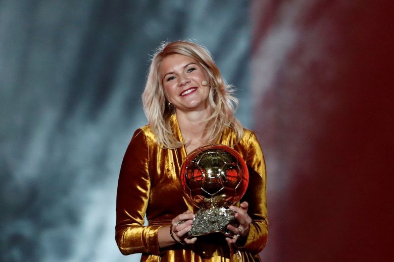 “Sai twerkare?”: la richiesta sessista al primo Pallone d’Oro femminile “Sai twerkare?”: la richiesta sessista al primo Pallone d’Oro femminile