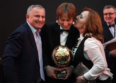 Calcio: Modric Pallone d’oro, Mbappe’ best under 21