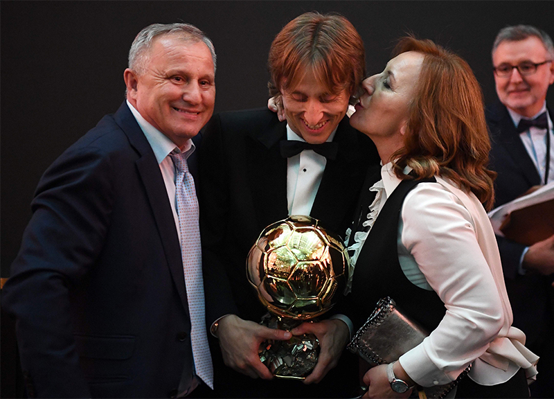 Calcio: Modric Pallone d’oro, Mbappe’ best under 21 Calcio: Modric Pallone d’oro, Mbappe’ best under 21