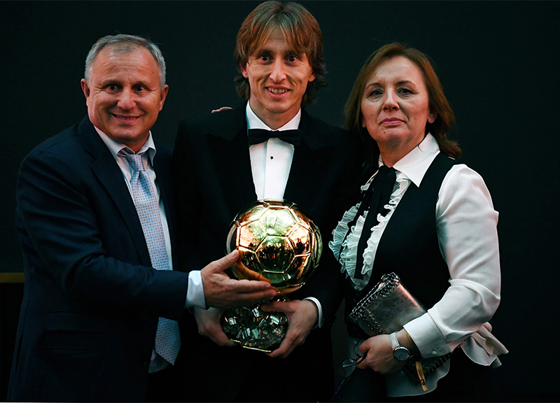Calcio: Modric Pallone d’oro, Mbappe’ best under 21 Calcio: Modric Pallone d’oro, Mbappe’ best under 21