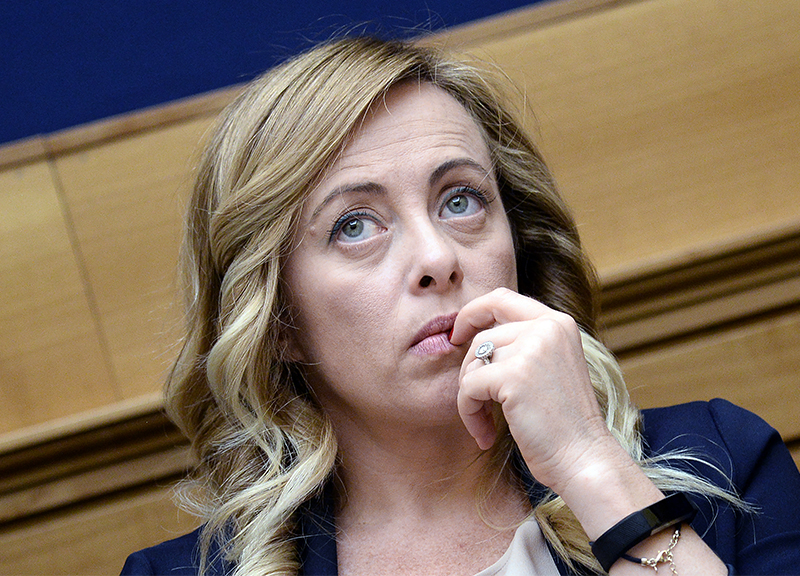 Meloni: “La Francia si è comprata l’Italia coi governi filo-Macron” Meloni: “La Francia si è comprata l’Italia coi governi filo-Macron”