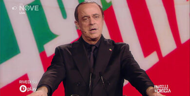 Crozza/Berlusconi confonde Renzi con Ruby