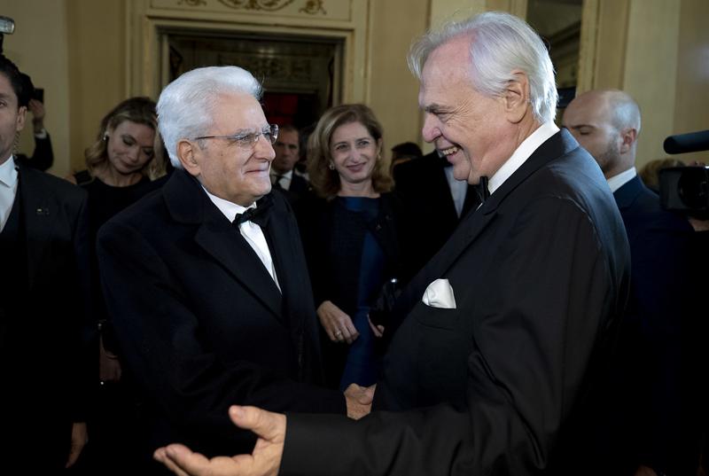 Attila, la Prima della Scala. Ovazione Mattarella e Tria in platea. FOTO-VIDEO Attila, la Prima della Scala. Ovazione Mattarella e Tria in platea. FOTO-VIDEO
