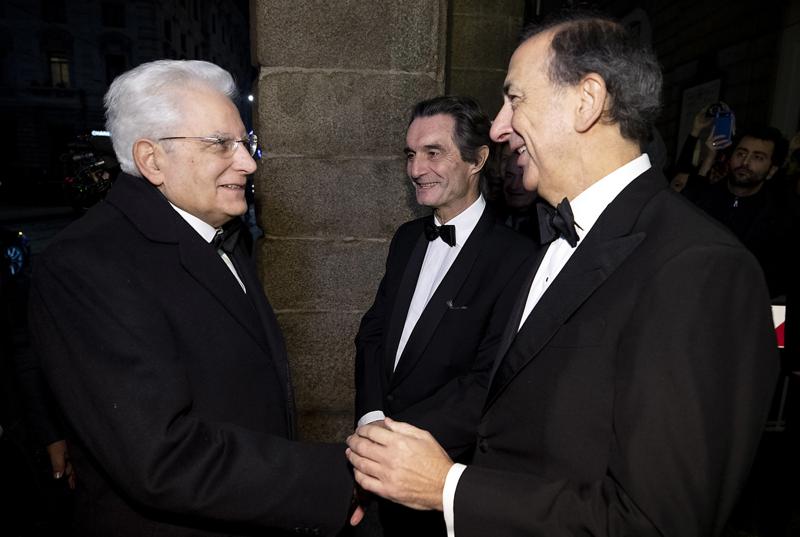 Attila, la Prima della Scala. Ovazione Mattarella e Tria in platea. FOTO-VIDEO Attila, la Prima della Scala. Ovazione Mattarella e Tria in platea. FOTO-VIDEO