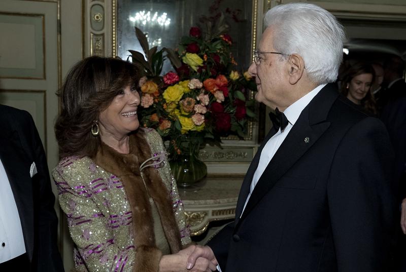 Attila, la Prima della Scala. Ovazione Mattarella e Tria in platea. FOTO-VIDEO Attila, la Prima della Scala. Ovazione Mattarella e Tria in platea. FOTO-VIDEO