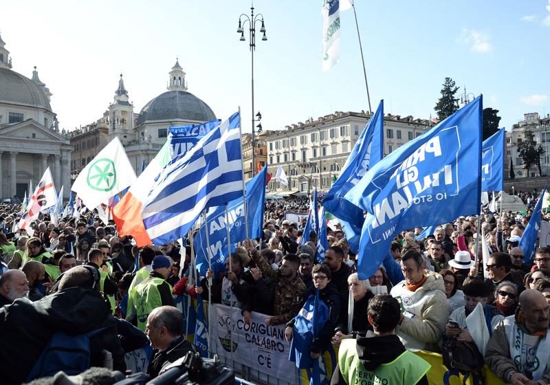 Lega a Roma, Salvini ricorda le vittime della strage in discoteca Lega a Roma, Salvini ricorda le vittime della strage in discoteca