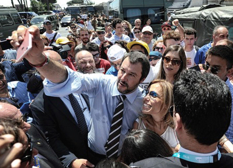 Matteo Salvini e la “marcia su Roma”. Matteo Salvini e la “marcia su Roma”.