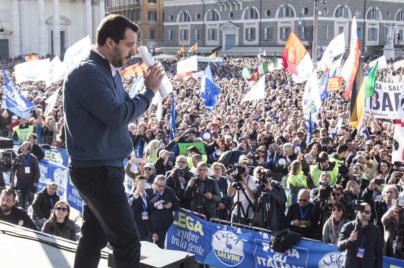 Governo Lega-M5S: Salvini: “Io non mollo, marciamo uniti”. E sulla Ue… Governo Lega-M5S: Salvini: “Io non mollo, marciamo uniti”. E sulla Ue…