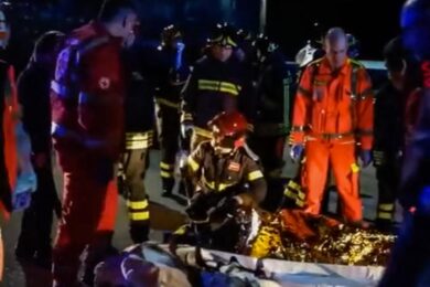 Strage discoteca Corinaldo: il momento del crollo della balustra. Video