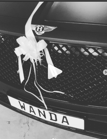 Icardi regala Bentley nera per il compleanno di Wanda Nara. Icardi news Icardi regala Bentley nera per il compleanno di Wanda Nara. Icardi news