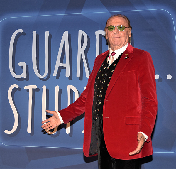 Renzo Arbore ritorna in TV con “Guarda… Stupisci” su RAI2