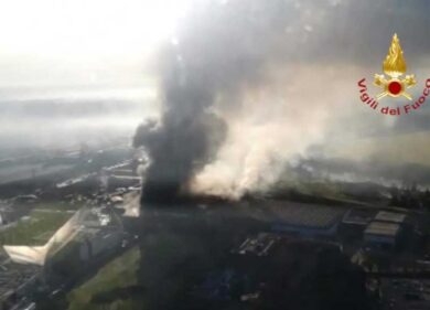 Rogo Tmb Salario, Raggi: “Nessuna crisi dei rifiuti”. L’Arpa: “Aria inquinata”