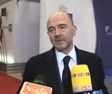 Manovra, Moscovici? Deve dimettersi per conflitto di interessi