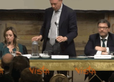 Siparietto Meloni-Giorgetti: “Lui e’ la testa del Governo e la manina”