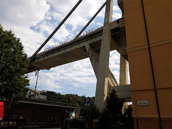 Ponte Morandi, al via cantiere per la demolizione. Bucci: “Nuovo ponte? A Natale 2019” Ponte Morandi, al via cantiere per la demolizione. Bucci: “Nuovo ponte? A Natale 2019”