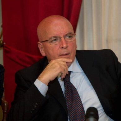 Calabria, obbligo di dimora per Oliverio. Lui inizia lo sciopero della fame