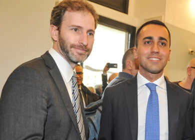 M5S, ARRIVA ESPOSTO A TOGHE SU ATTIVITA’ CASALEGGIO ASSOCIATI E ROUSSEAU