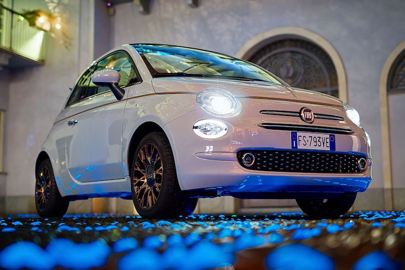Fiat sfila tra le “Luci d’Artista” Fiat sfila tra le “Luci d’Artista”