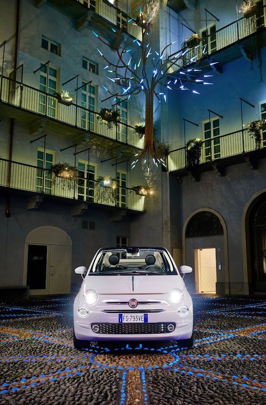 Fiat sfila tra le “Luci d’Artista” Fiat sfila tra le “Luci d’Artista”