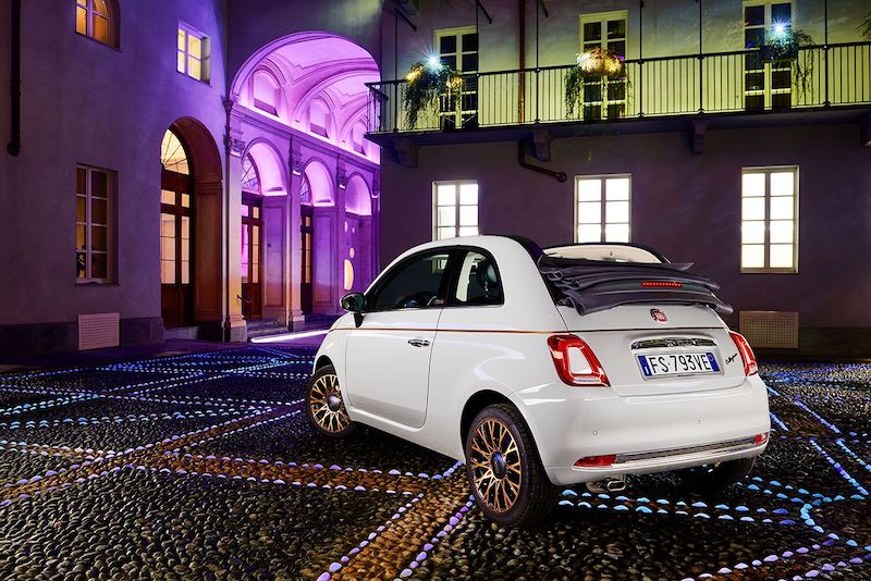 Fiat sfila tra le “Luci d’Artista” Fiat sfila tra le “Luci d’Artista”