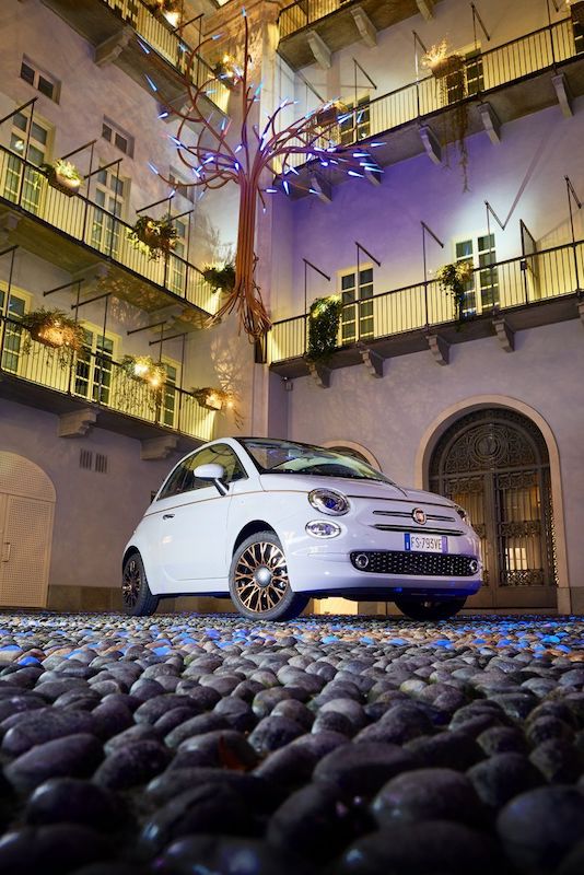Fiat sfila tra le “Luci d’Artista” Fiat sfila tra le “Luci d’Artista”