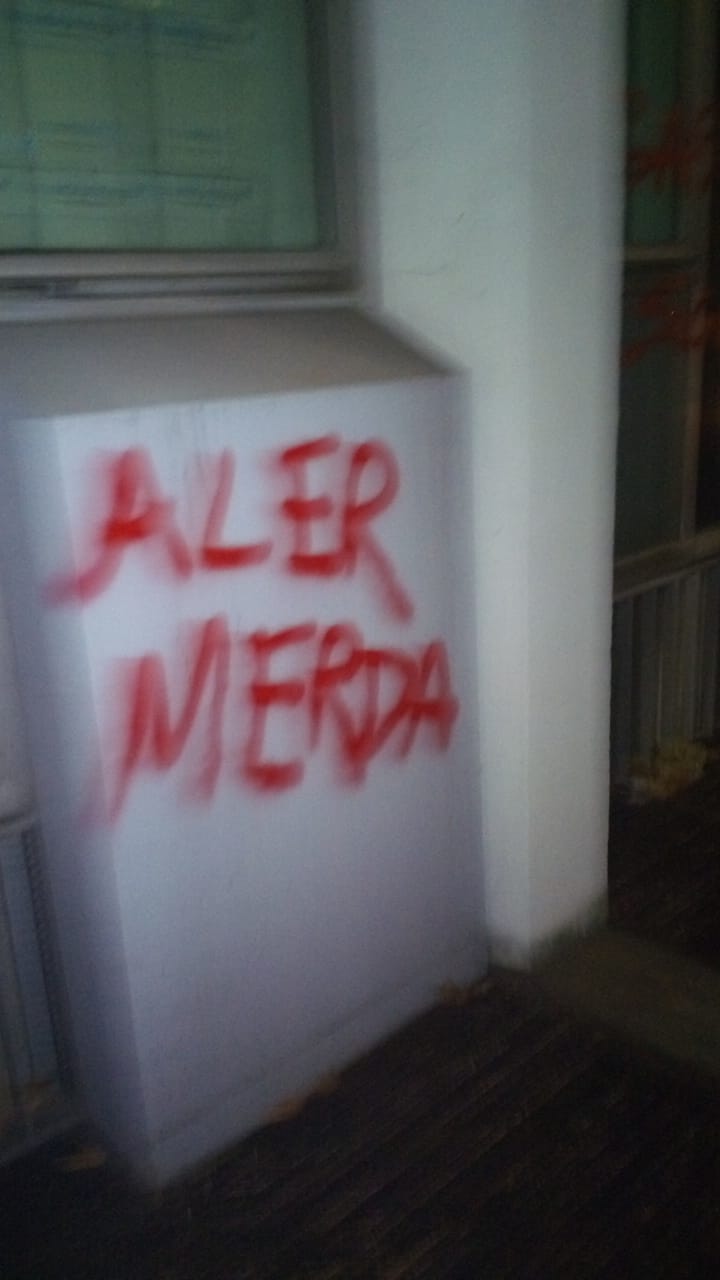 Sede Aler imbrattata, asse Sala-Regione Lombardia: “Sì agli sgomberi”. FOTO Sede Aler imbrattata, asse Sala-Regione Lombardia: “Sì agli sgomberi”. FOTO